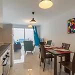 A Sunny Penthouse Modern 2 Bdr - - Happy Lejlighed