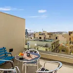 A Sunny Penthouse Modern 2 Bdr - - Happy Lejlighed *