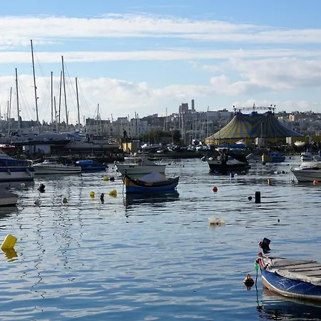 A Sunny Penthouse Modern 2 Bdr - - Happy * Sliema