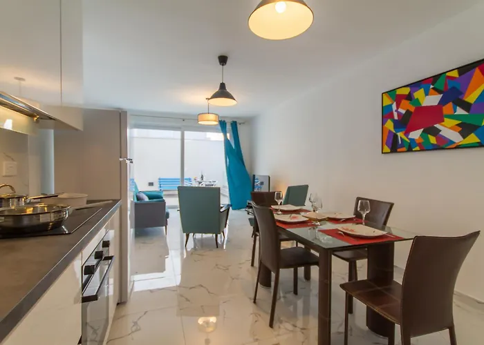 A Sunny Penthouse Modern 2 Bdr - - Happy דירה