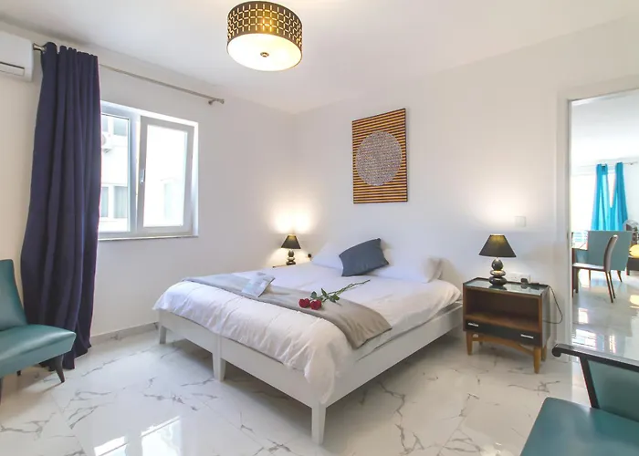 דירה A Sunny Penthouse Modern 2 Bdr - - Happy