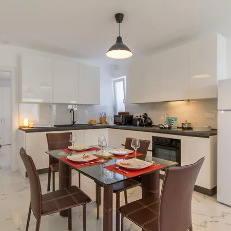 아파트 A Sunny Penthouse Modern 2 Bdr - - Happy *