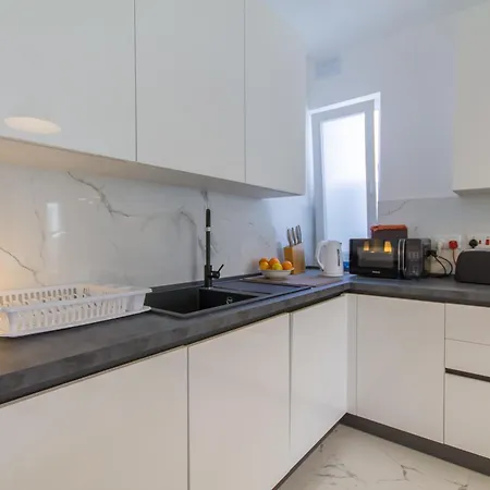 Apartman A Sunny Penthouse Modern 2 Bdr - - Happy *