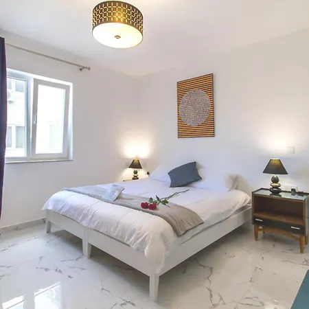 公寓 A Sunny Penthouse Modern 2 Bdr - - Happy