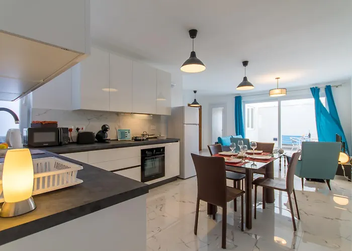 A Sunny Penthouse Modern 2 Bdr - - Happy Lejlighed Sliema