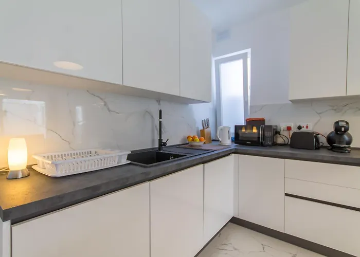 Lejlighed A Sunny Penthouse Modern 2 Bdr - - Happy *