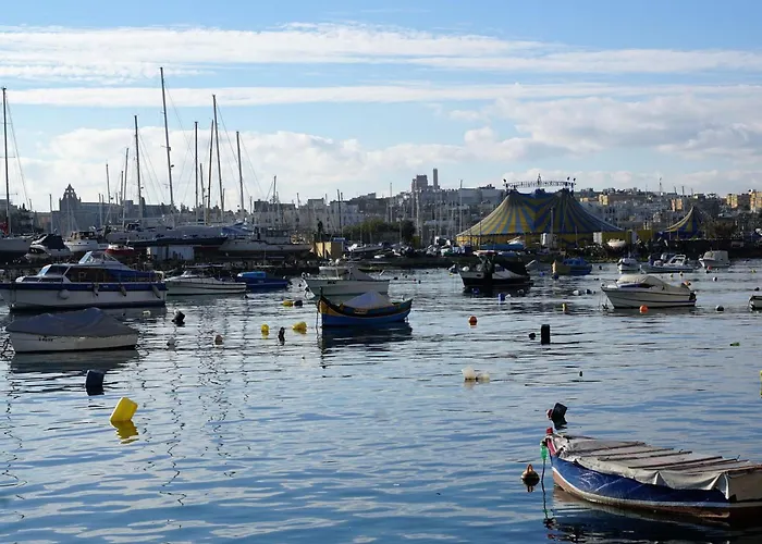 A Sunny Penthouse Modern 2 Bdr - - Happy * Sliema