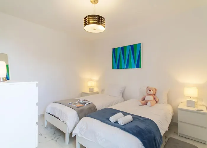 A Sunny Penthouse Modern 2 Bdr - - Happy Apartamento Sliema