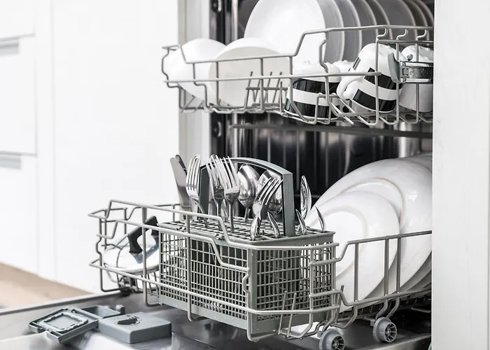 A Sunny Penthouse Modern 2 Bdr - - Happy *