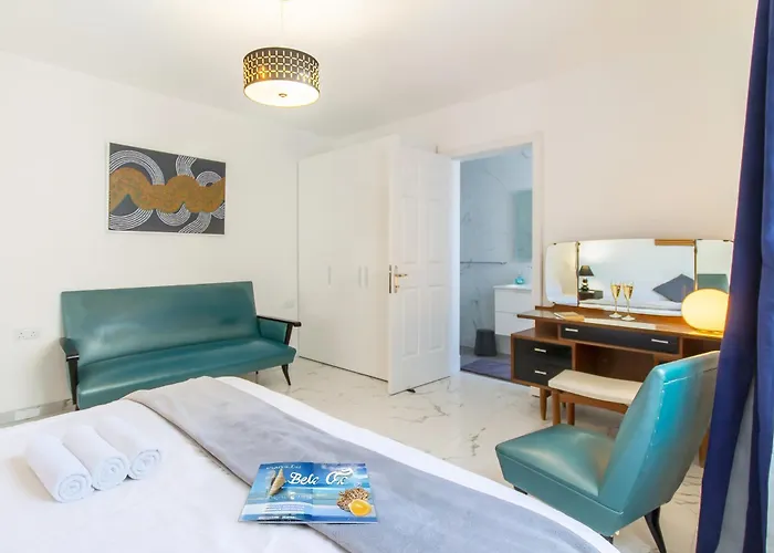 A Sunny Penthouse Modern 2 Bdr - - Happy Apartamento