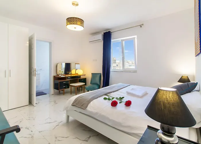 A Sunny Penthouse Modern 2 Bdr - - Happy Apartamento Sliema