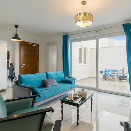 A Sunny Penthouse Modern 2 Bdr - - Happy Appartement *